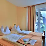 ホテル Garni Zerza