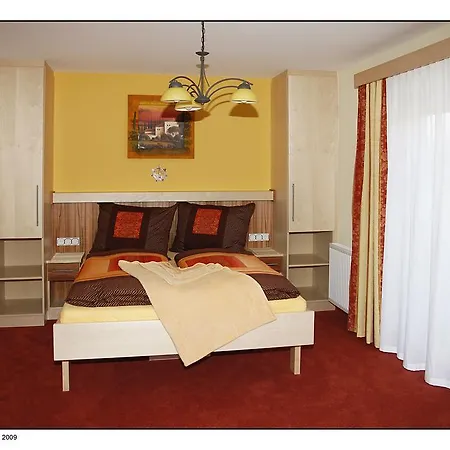 Hotel Garni Zerza Tropolach