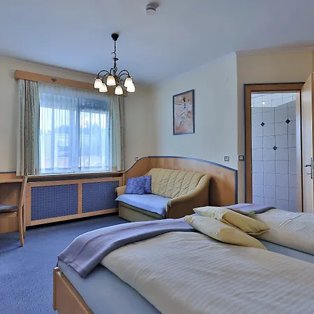 מלון Garni Zerza טרופולאך