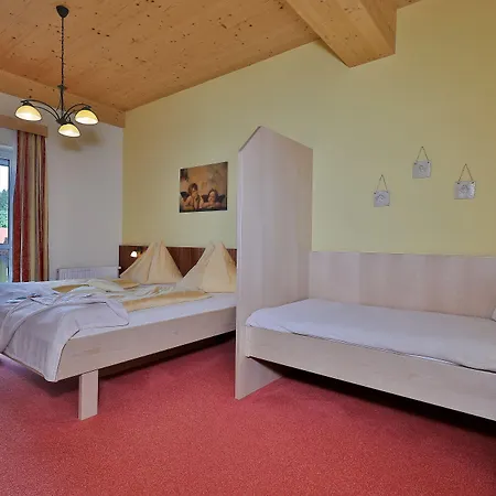 מלון Garni Zerza