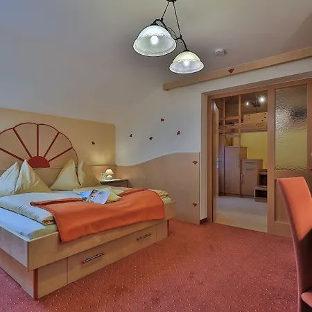 Garni Zerza מלון