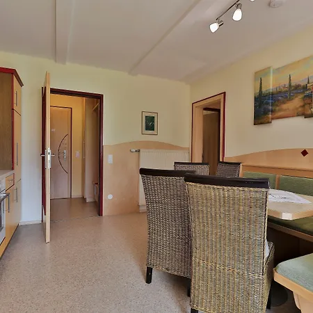 Garni Zerza טרופולאך