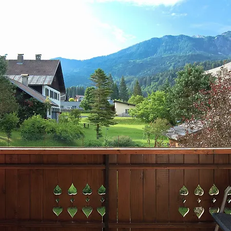 Garni Zerza מלון