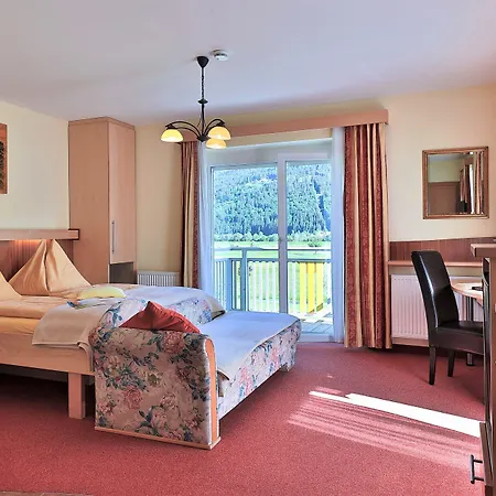 מלון Garni Zerza טרופולאך