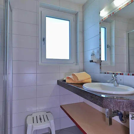 Garni Zerza מלון 3*