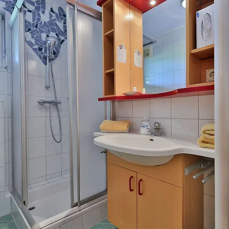 Garni Zerza מלון