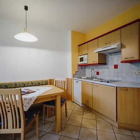 Garni Zerza מלון