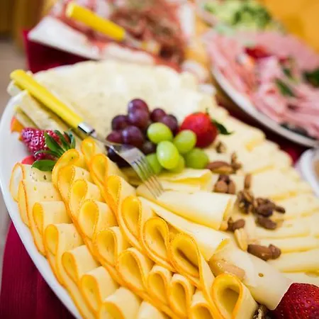 Garni Zerza מלון 3*