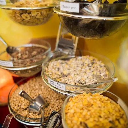 Garni Zerza מלון