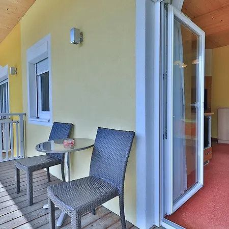 Garni Zerza מלון 3*