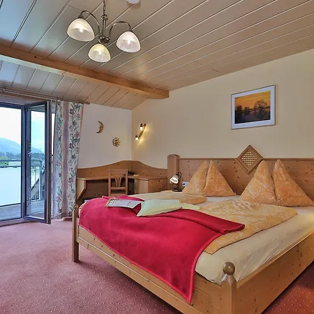 מלון Garni Zerza 3*