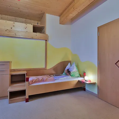 Hotel Garni Zerza Tropolach