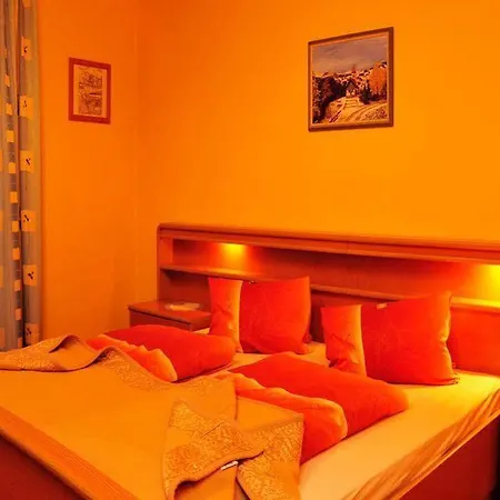 Garni Zerza Hotel