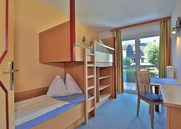 Garni Zerza فندق 3*