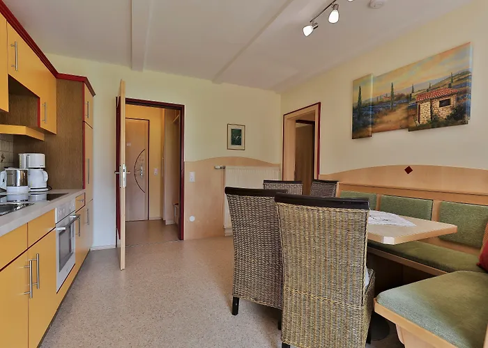 Garni Zerza Tropolach