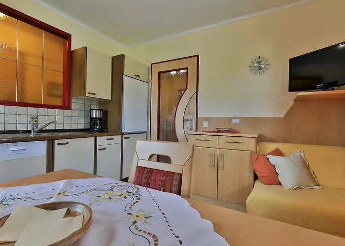 Garni Zerza Hotel Tropolach