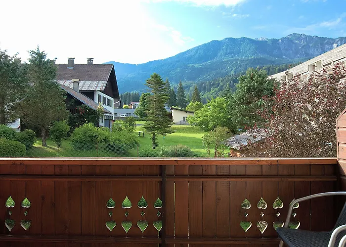 Garni Zerza فندق