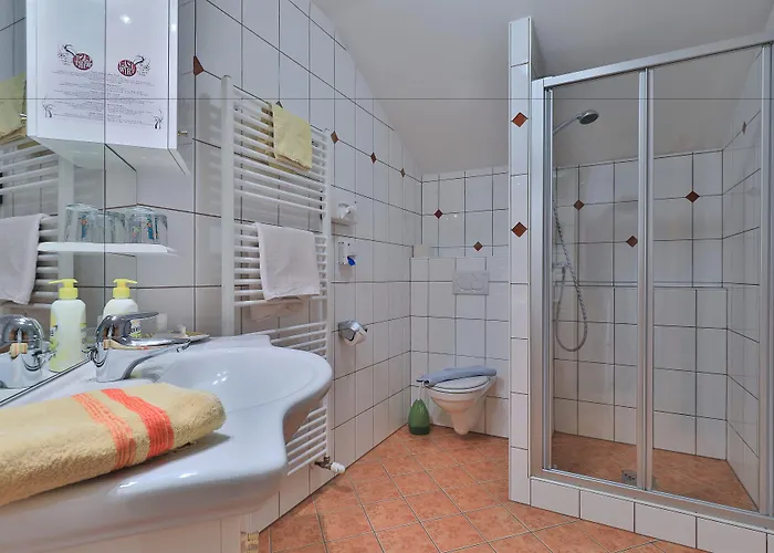 Garni Zerza فندق