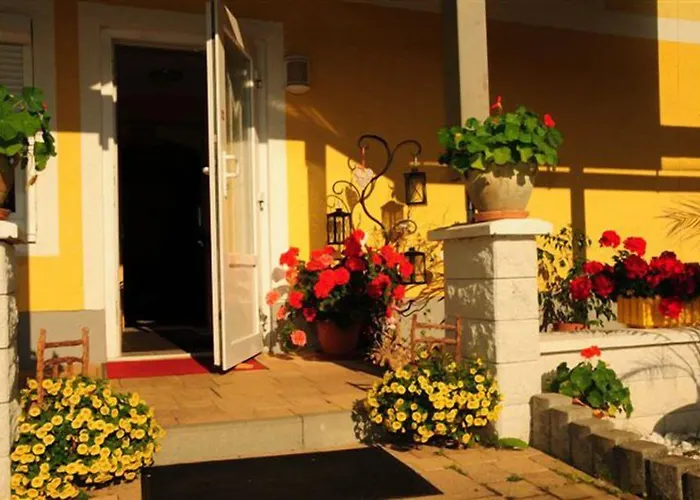 Garni Zerza Hotel Tropolach