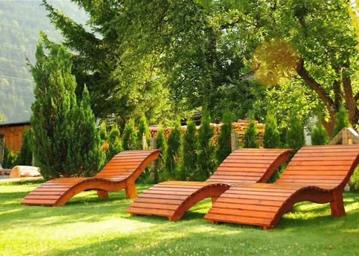 Garni Zerza فندق 3*