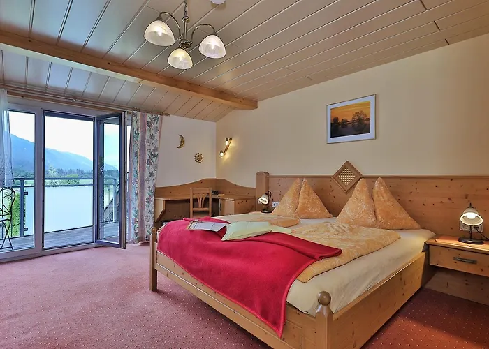 فندق Garni Zerza 3*